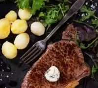 Grilled steak with potatoes